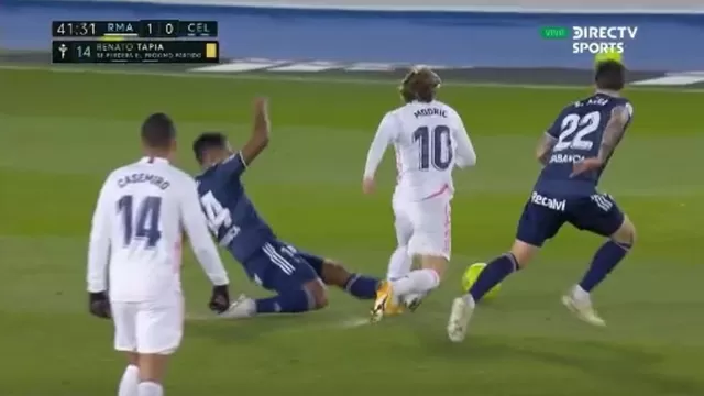 Real Madrid vs. Celta de Vigo: Renato Tapia es amonestado por falta contra Modric
