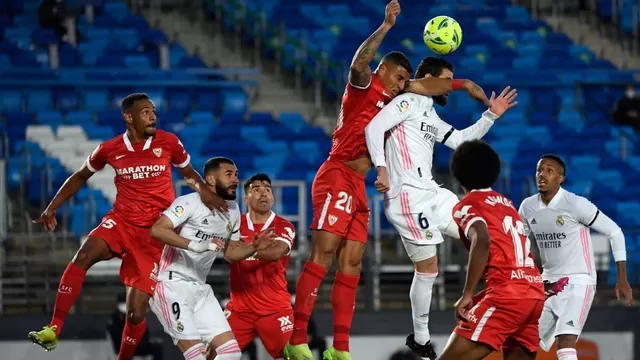 Real Madrid empató 2-2 con Sevilla y dejó al Atlético en la cima de LaLiga