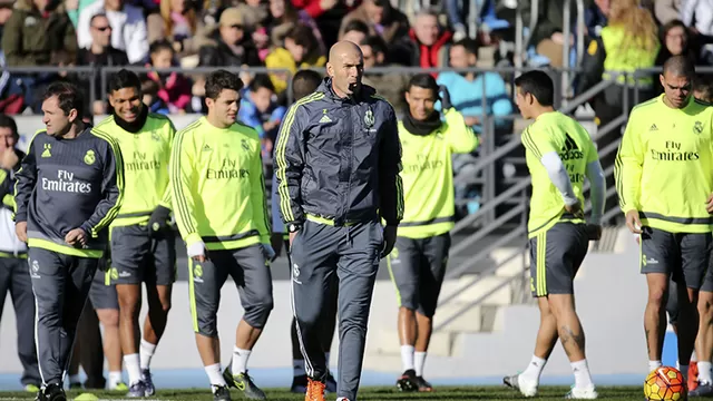 Zinedine Zidane ilusiona al madridismo en su primera práctica con el equipo-foto-1