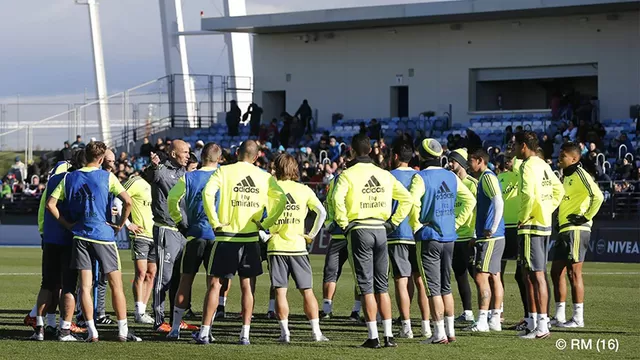 Zinedine Zidane ilusiona al madridismo en su primera práctica con el equipo-foto-4