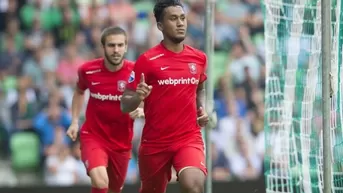 Renato Tapia anotó golazo y salió lesionado en debut del Twente 