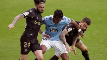 Renato Tapia jugó los 90&#39; en la triunfo del Celta sobre el Alavés. | Foto: EFE/Video: LaLiga Santander