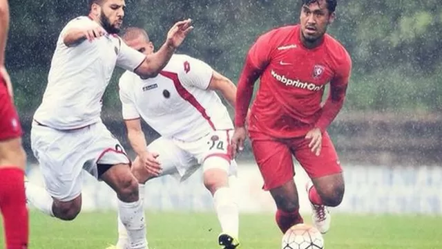 Renato Tapia vuelve a las canchas con el Twente tras dos meses de lesión