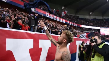 Revelan que Neymar cobra por aplaudir a hinchas del PSG, pero él lo niega furioso