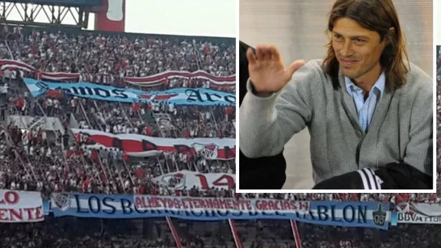 River Plate: Almeyda volvió al Monumental e hinchada le dedicó banderola