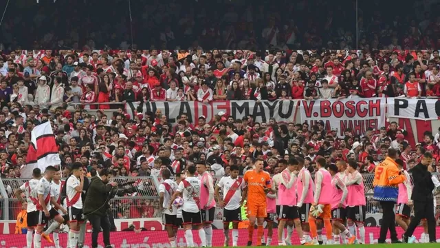 River Plate: Hincha murió al caer de tribuna en el Monumental