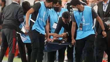 El paraguayo sufrió una fractura de tibia y peroné en el duelo ante Alianza Lima. | Foto: AFP