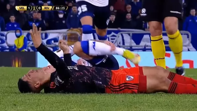 Dura caída de Rodrigo Aliendro en el Estadio José Amalfitani. | Video: Conmebol