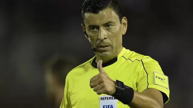 Roberto Tobar tiene 40 años y desde hace siete es árbitro FIFA | Foto: TN.
