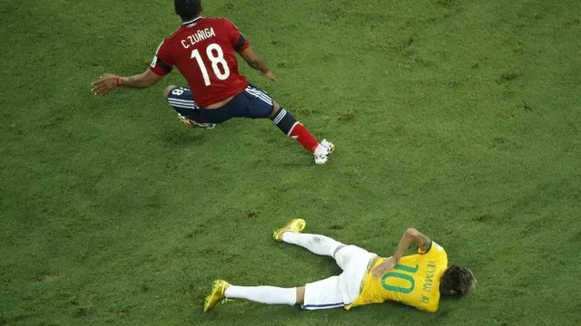 El rodillazo de Camilo Zuñiga que sacó a Neymar del Mundial-foto-3