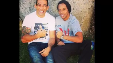 Ronaldinho apoya a Werdum. (Facebook Ronaldinho)