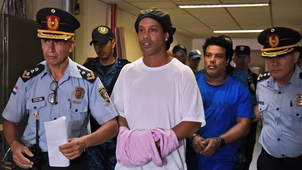 El exfutbolista brasileño ingresó a Paraguay con documentación falsa. | Foto: AFP