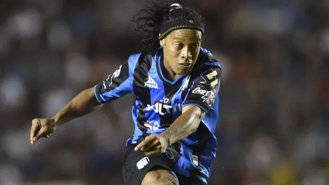 Ronaldinho: DT del Querétaro aseguró que club busca salida de &#39;Dinho&#39;