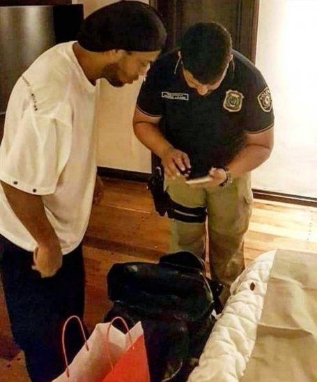 Momento del arresto a Ronaldinho | Foto: Última Hora.