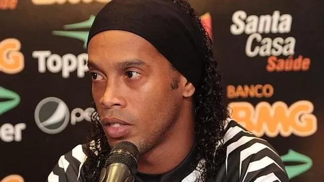 Ronaldinho: semáforo se cayó a metros de su auto y se salvó en la India