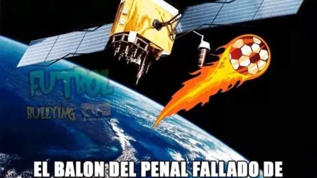 Ronaldinho y los memes por el penal que mandó a las nubes con el Querétaro-foto-2