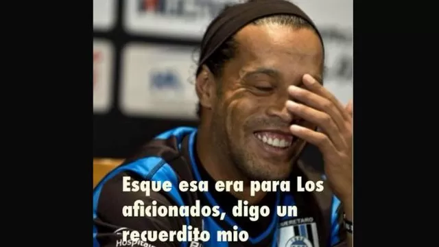 Ronaldinho y los memes por el penal que mandó a las nubes con el Querétaro-foto-5
