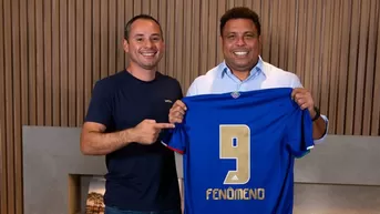 Ronaldo firma contrato que lo conviertió en dueño oficial del Cruzeiro