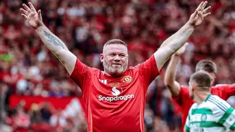 Rooney y el golazo en amistoso del Manchester United leyendas