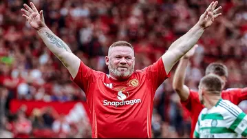 Rooney y el golazo en amistoso del Manchester United leyendas