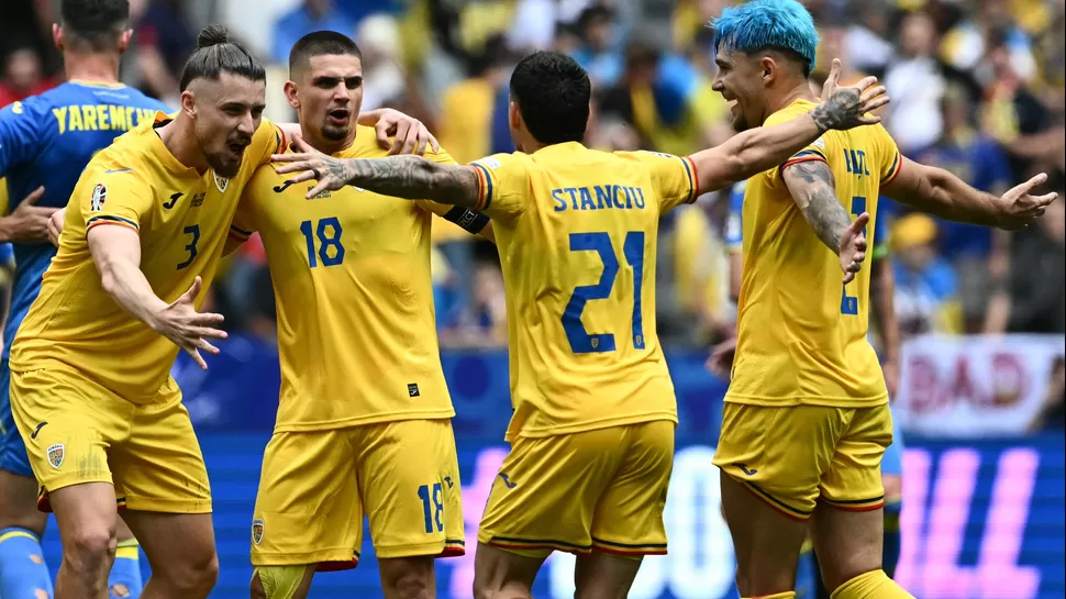 Rumania suma sus tres primeros puntos en la Eurocopa tras vencer a Ucrania / Foto: AFP 
