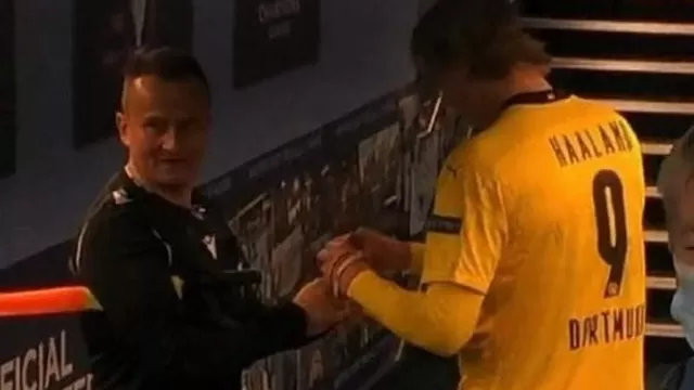 Rumanía sancionó al árbitro que le pidió un autógrafo a Haaland en Champions