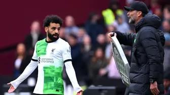 Momento de tensión entre Salah y Klopp. | Foto: Justin Setterfield/Video: ESPN