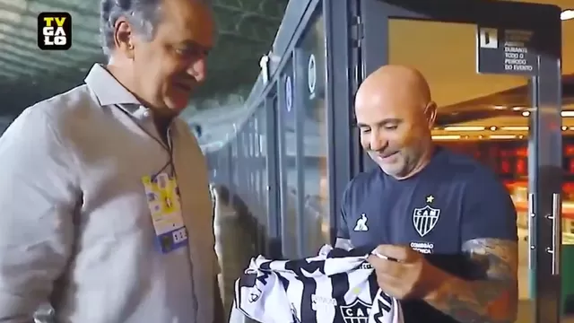 Sampaoli: Atlético Mineiro regaló la camiseta albinegra al saliente técnico argentino