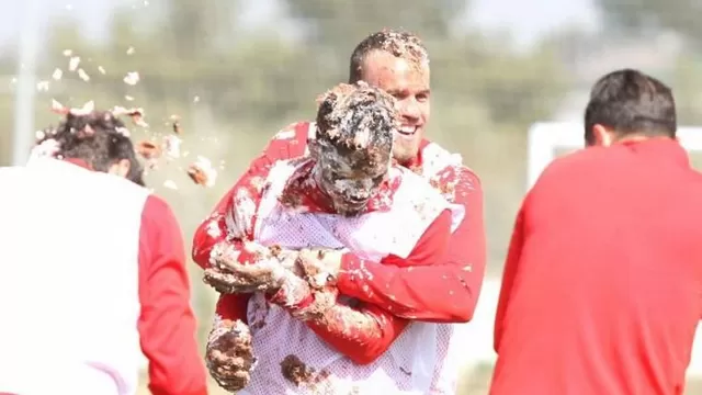 Reclam&oacute; muy enojado a sus compa&ntilde;eros del Antalyaspor (Video: YouTube Vivons Football).