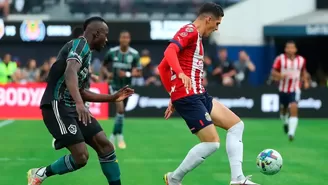 Santiago Ormeño falló clara ocasión de gol en derrota de Chivas ante Galaxy