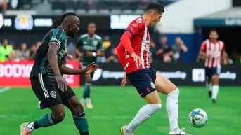 Santiago Ormeño falló clara ocasión de gol en derrota de Chivas ante Galaxy