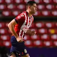 Santiago Ormeño falló increíble ocasión de gol y cometió penal en 2-2 de Chivas