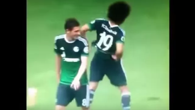 Schalke 04: Di Santo y la broma del insecto en la camiseta a Leroy
