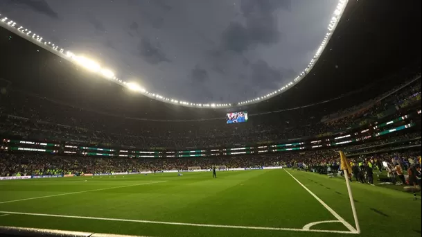 Así lucía la cancha del Azteca a la hora que se decidió retrasar el partido. (Foto: Reuters) Así lucía la cancha del Azteca a la hora que se decidió retrasar el partido. (Foto: Reuters)