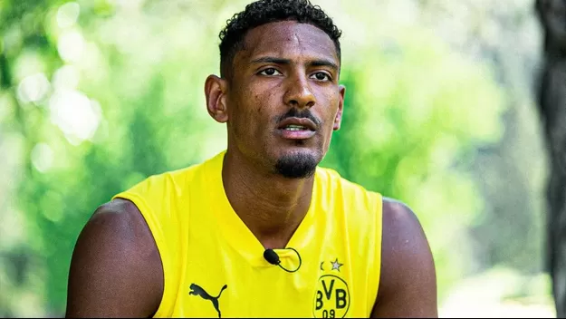 Sébastien Haller, delantero del Borussia Dortmund, sufre un cáncer testicular