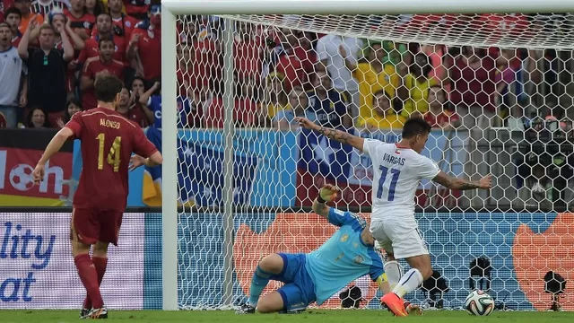 La secuencia del gol de Eduardo Vargas a España en fotos-foto-1
