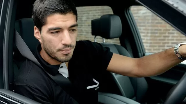 &#39;Selfie&#39; de taxista con Luis Suárez en Arabia Saudita causa furor