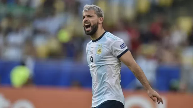 Sergio Agüero calentó el Brasil vs. Argentina | Foto: AFP.