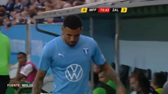 Sergio Peña se molestó tras ser cambiado en eliminación del Malmö de la Champions League