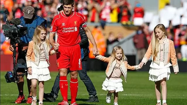 Steven Gerrard: así homenajearon al capitán del Liverpool en Anfield