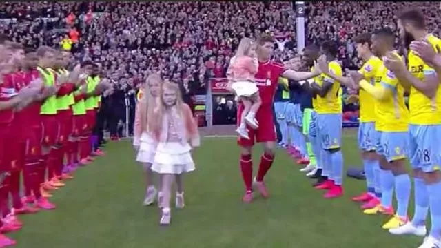 Steven Gerrard: así homenajearon al capitán del Liverpool en Anfield-foto-3