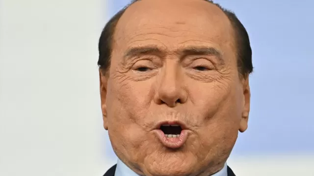 Silvio Berlusconi fue primer ministro de Italia y actualmente preside el partido Forza Italia. | Foto: AFP/Video: Twitter