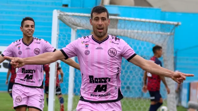 Sebastián Penco  anotó el tanto de la victoria rosada en la Fase 2. | Foto: Liga 1