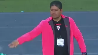Óscar Villegas fue captado realizando esta acción en el inicio del partido. | Video: ESPN
