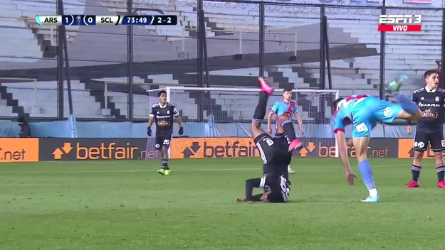 Sporting Cristal vs. Arsenal: Nilson Loyola y su terrible caída de cabeza en el partido