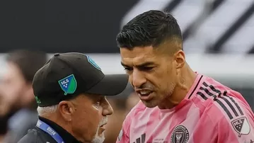 Suárez recibió sanción por escupir a miembro del Seattle Sounders