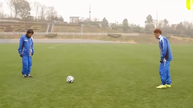 Japón: el remate de Steve Hyuga hecho por dos futbolistas