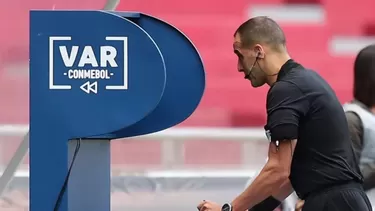 El VAR ha ocasionado diversas reacciones en el fútbol a nivel mundial / Foto: AFP