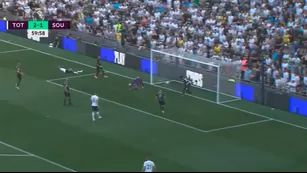 Tottenham vs. Southampton: Mohammed Salisu intentó un rechazo y metió un autogol