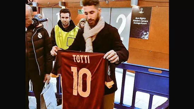 Totti entró al vestuario del Real Madrid para pedirle la camiseta a Ramos